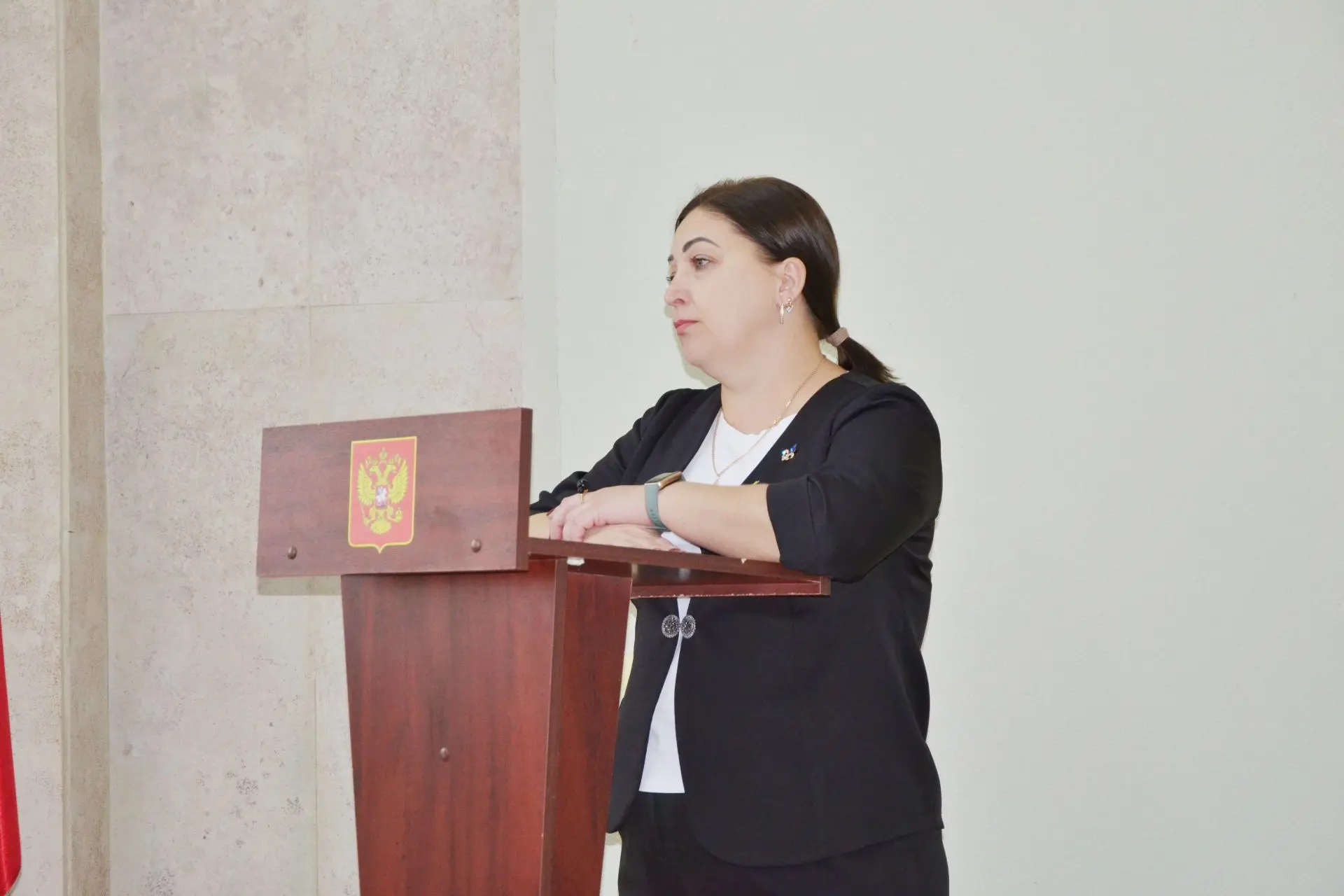Парковка на газонах, мусор и торговля: какие нарушения фиксируют в Шиханах