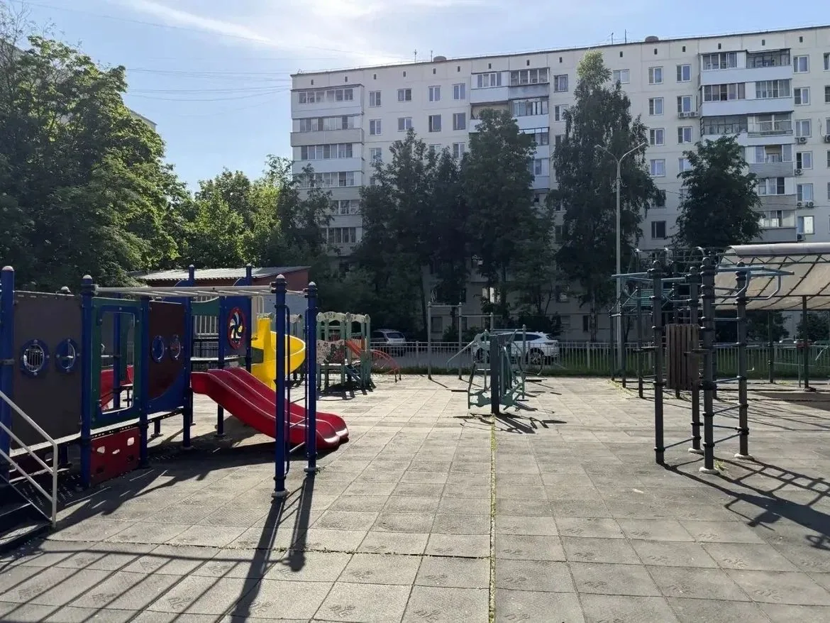 Дмитрий Саблин: в этом году выполнят комплексное благоустройство дворов микрорайона «В» в Троицке   