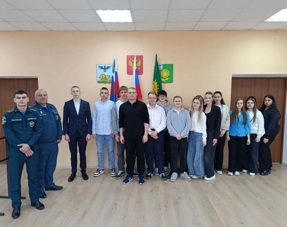 Профориентационная беседа о карьере в МЧС России 🚨🚒👩‍🚒  14 апреля 2026 года начальник Алексеевской п