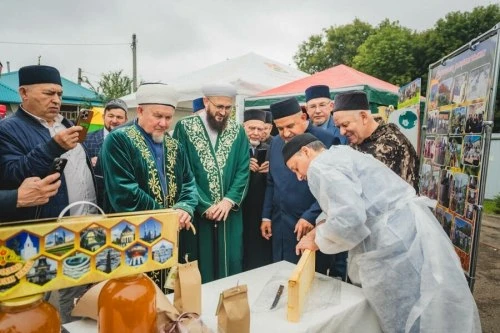 Казанда Ислам динен кабул итүгә 1000 ел исемендәге мәдрәсәдә ел саен үткәрелүче «Бал бә...