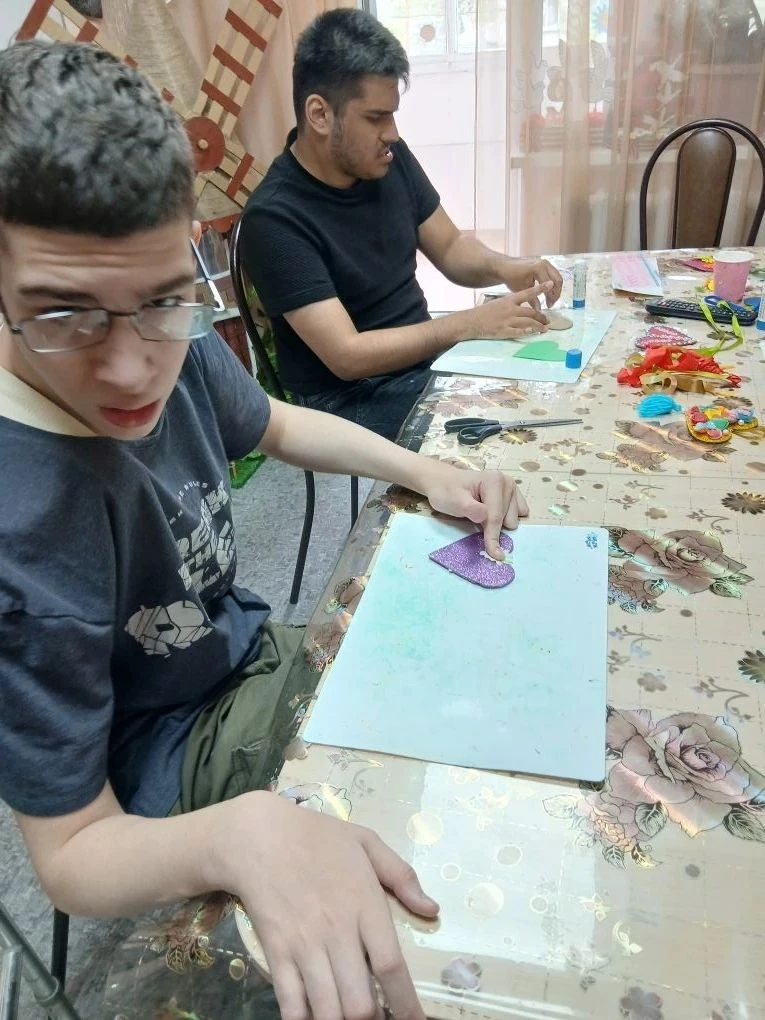 Сердца, согретые теплом: праздничный мастер-класс ко Дню защиты детей.