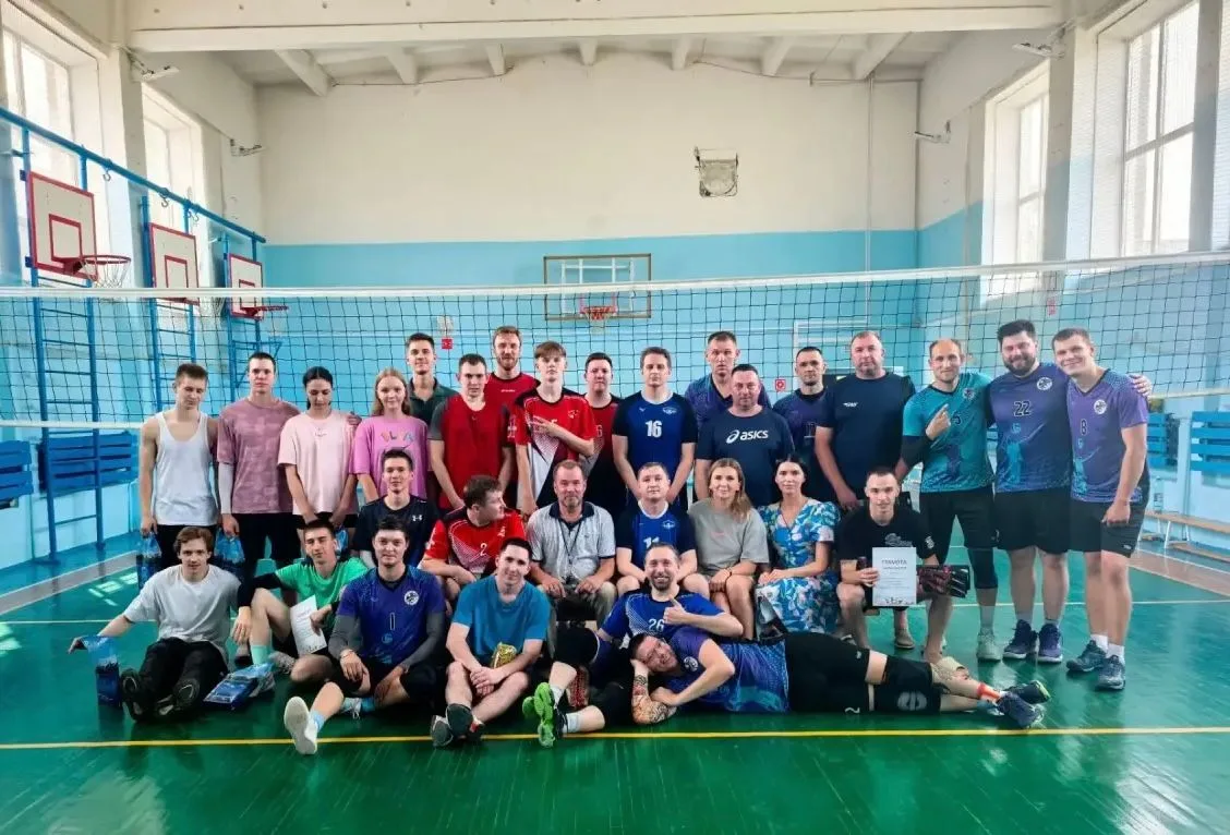 Депутат Олег Иванов принял участие в волейбольном турнире в Самуськах