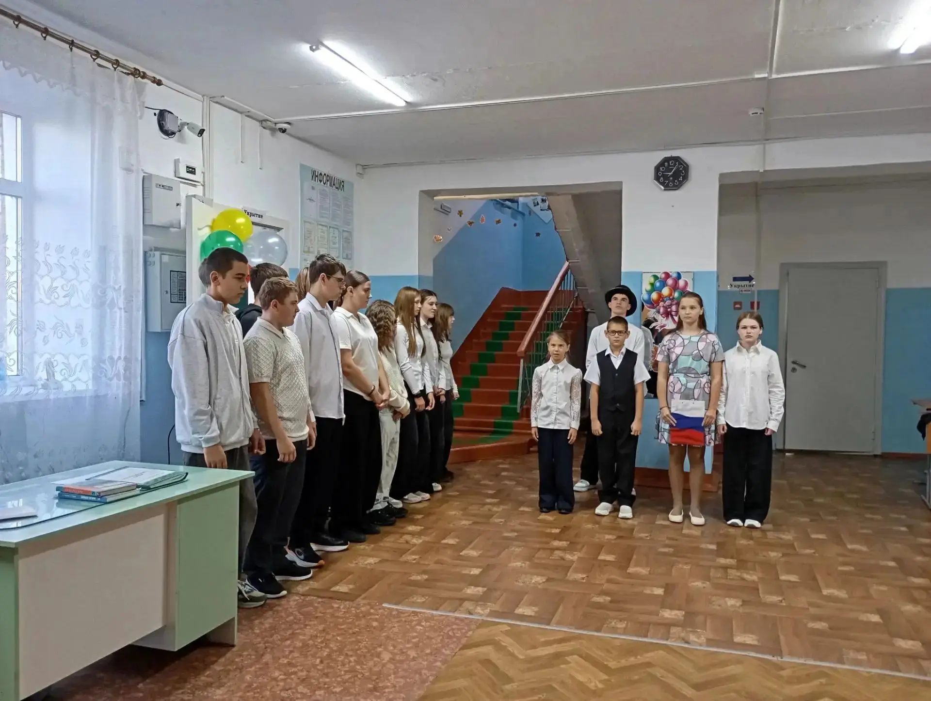 🎉 В преддверии Дня учителя в нашей школе прошла особенная праздничная линейка! 💛