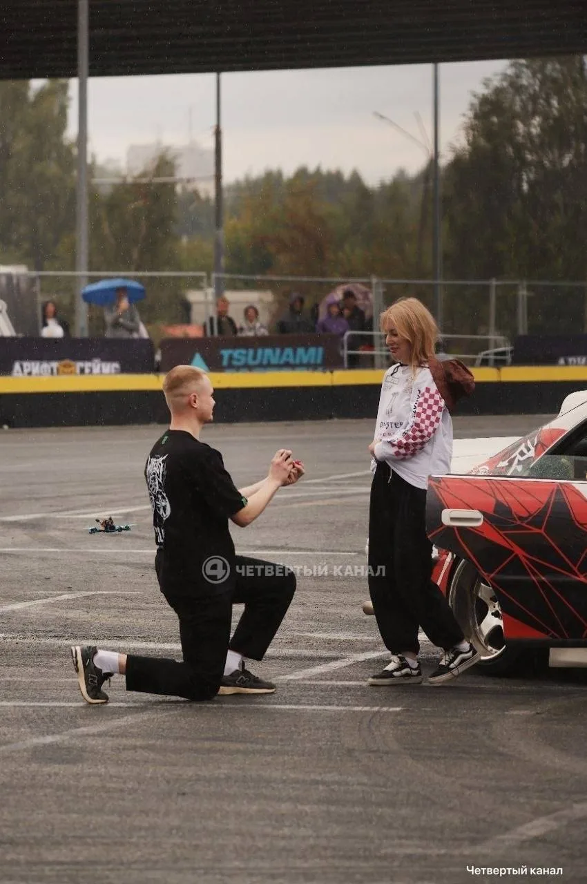 На фестивале DRIFT GAMES парень сделали предложение девушке