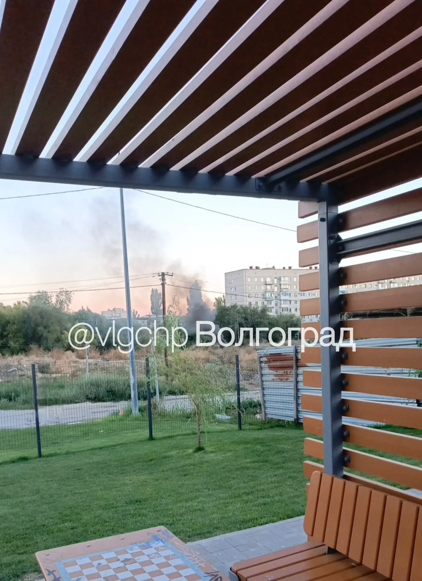 🚨Жители сообщили о дыме рядом с ЖК «Крылья» в Краснооктябрьском районе.