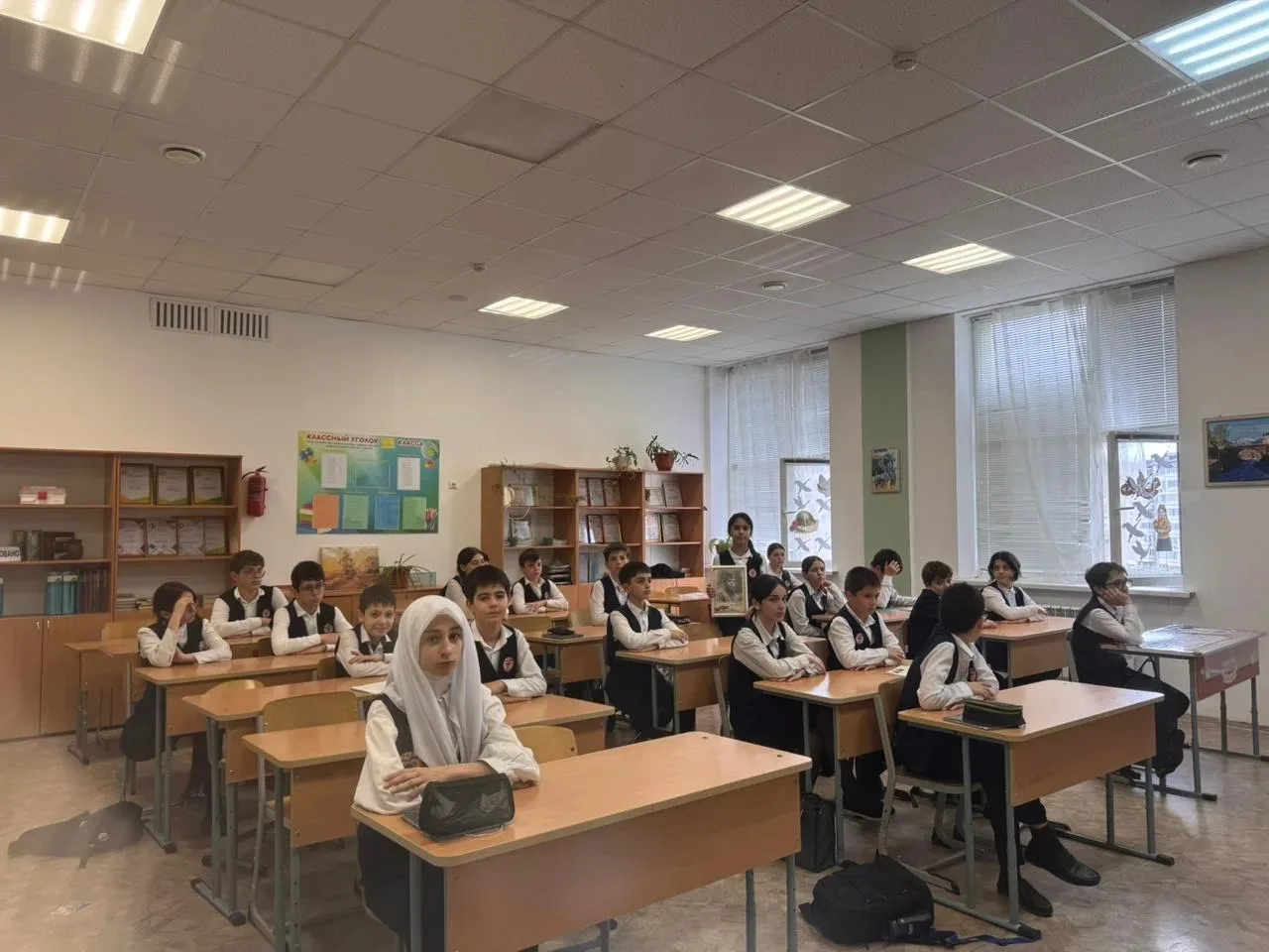 Мы помним, мы гордимся  В 6 «А» классе прошёл классный час, посвящённый Дню Победы. Учащиеся говорил