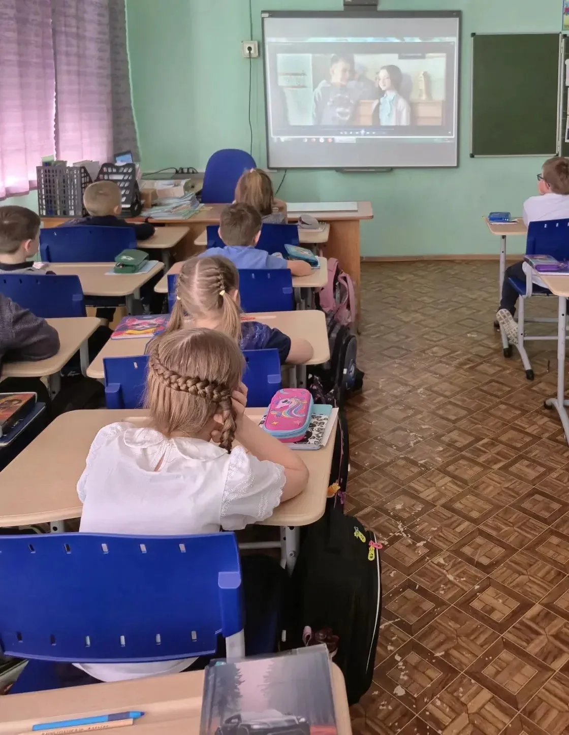 🎬 Киноурок по короткометражному фильму «Экзамен» 📽️  Наши ученики 2б класса приняли участие в киноур