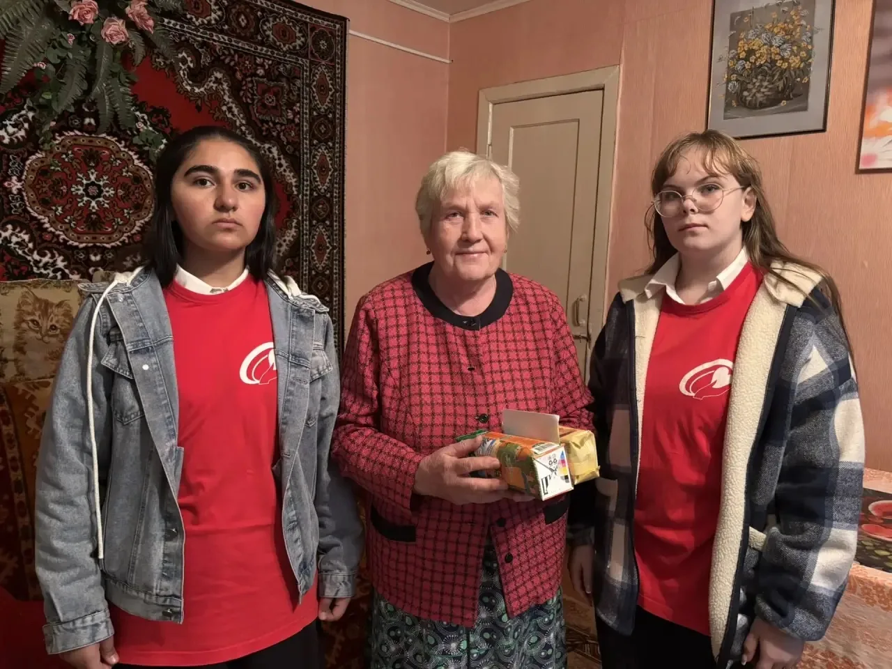 ⭐ В рамках акции «С заботой о наших ветеранах» учащиеся нашей школы навестили Леонову Ю...