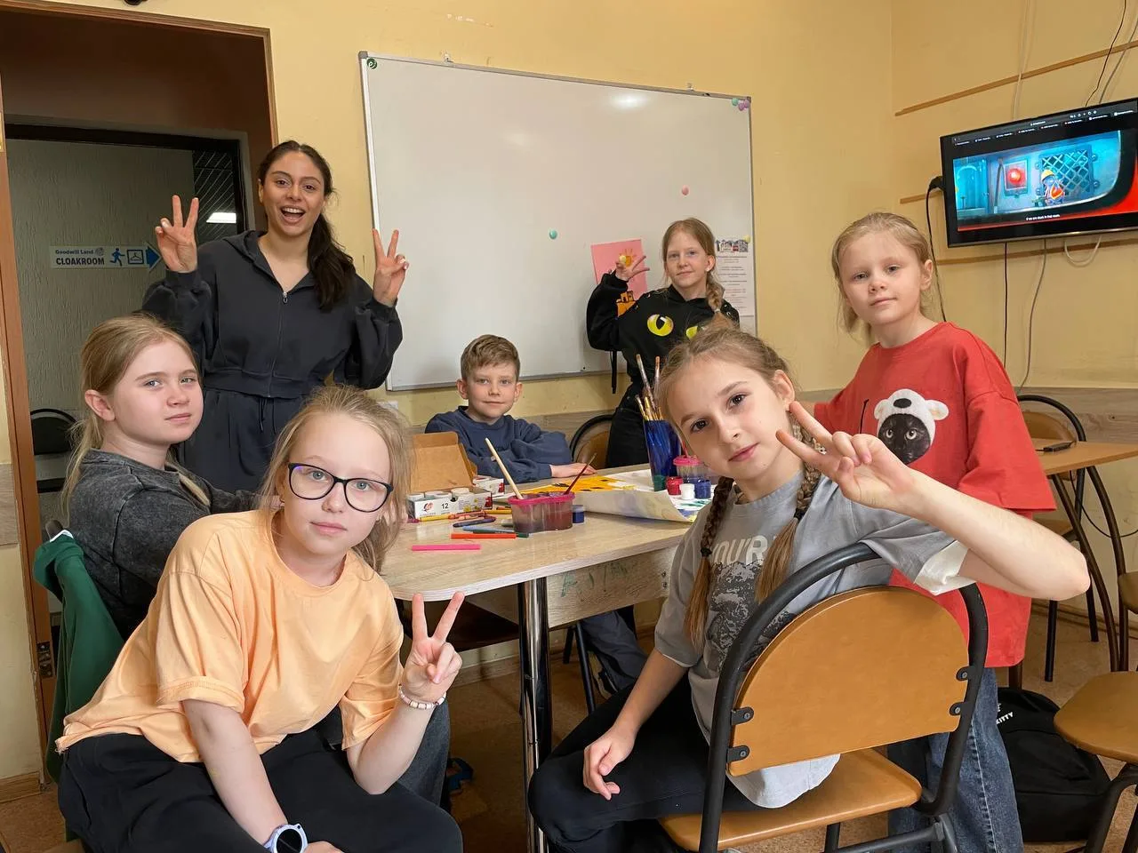 Ребята в #EnglishCityCamp рисовали плакат, а так же собирали смешные картинки из фрукто...