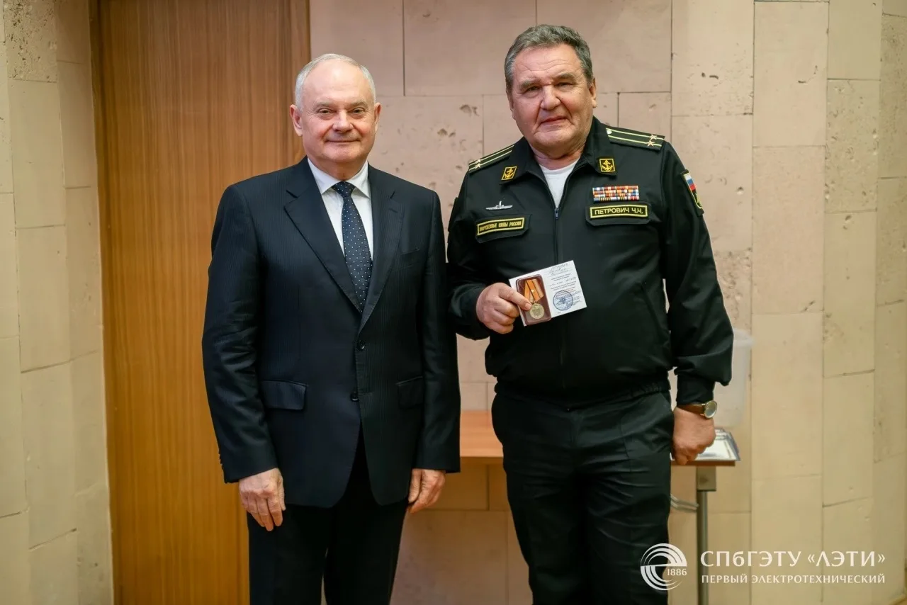 🏅 Завершаем серию постов о награждении на Ученом совете.