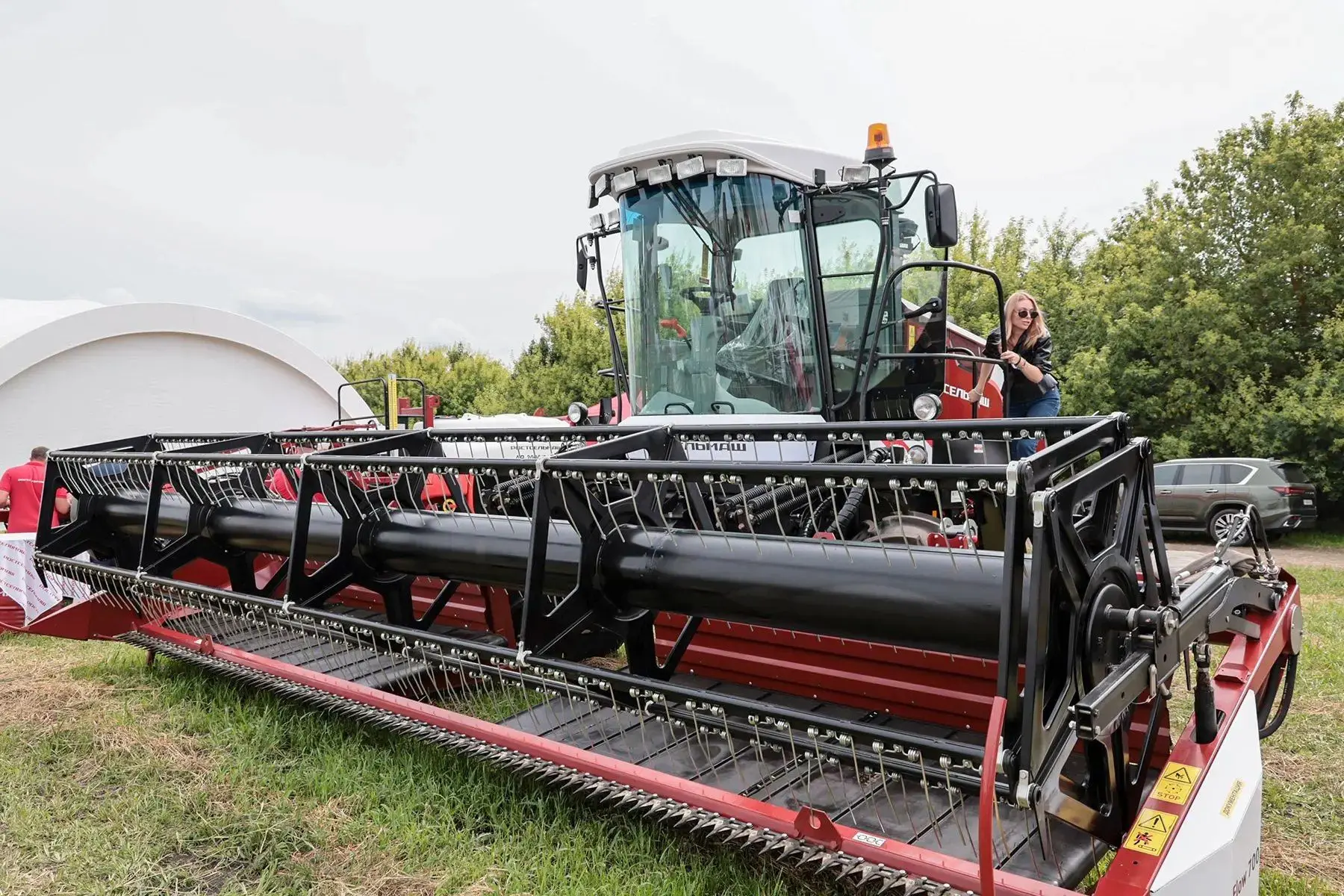 Что привлекло почти 3 000 человек в село Верхоупье? 🚜

В Воловском районе прошёл «День Тульского по