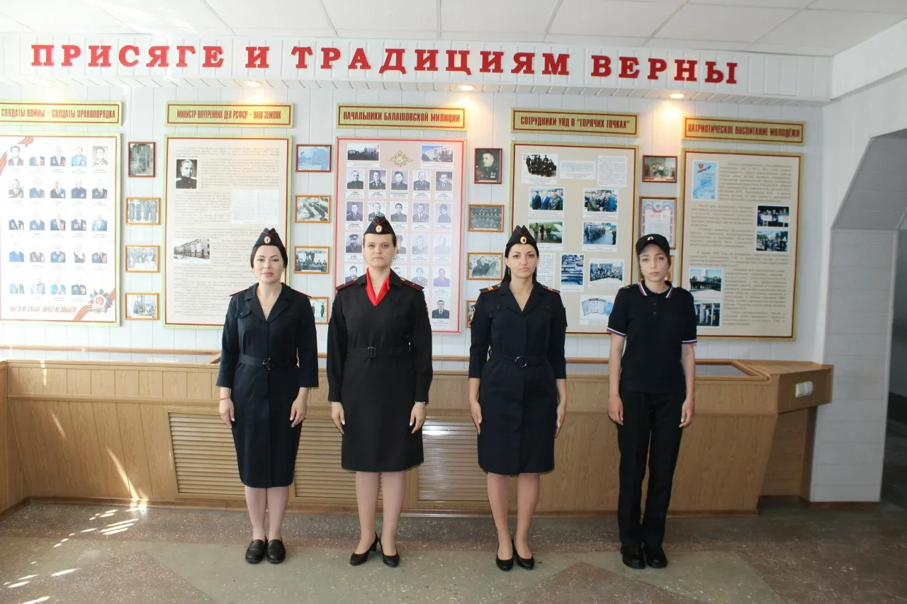 МОЛОДЫЕ ПОЛИЦЕЙСКИЕ ПРИНЯЛИ ПРИСЯГУ И ПРИСТУПИЛИ К НЕСЕНИЮ СЛУЖБЫ

В межмуниципальном отделе МВД Рос