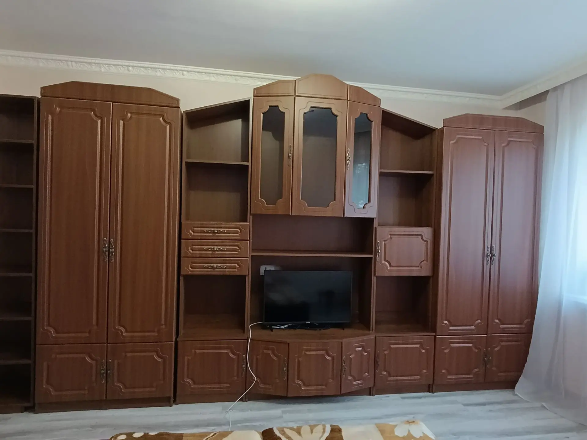 Добрый вечер. Нужно продать б/у  стенку. В хорошем состоянии. 15 тыс. Самовывоз.
Телефон продавца 89