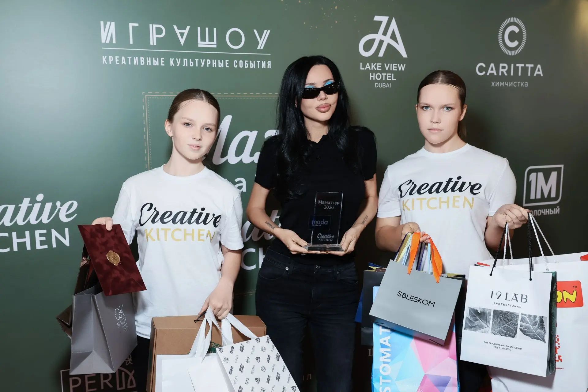 Хотим начать неделю с приятных новостей ✨

19Lab стал партнером звездной премии «Мама года — 2026» о