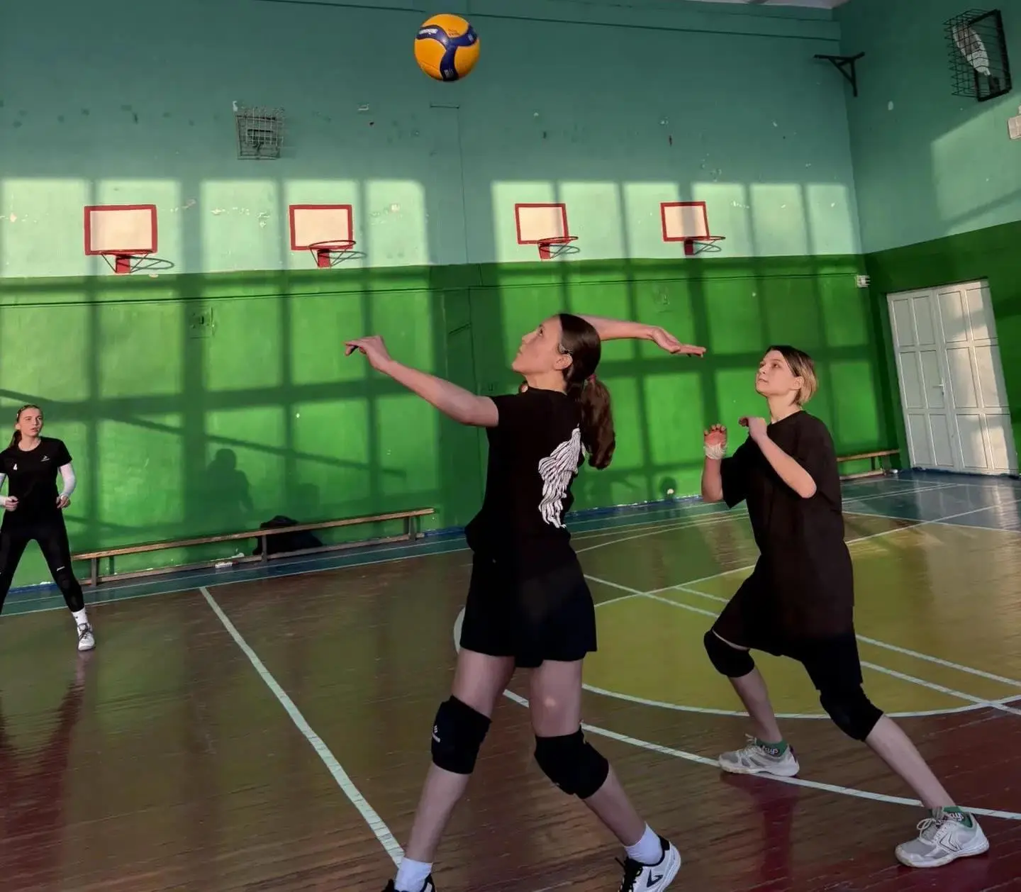 Спортивные достижения гимназии   Поздравляем спортивную  команду  девушек с победой в районном этапе