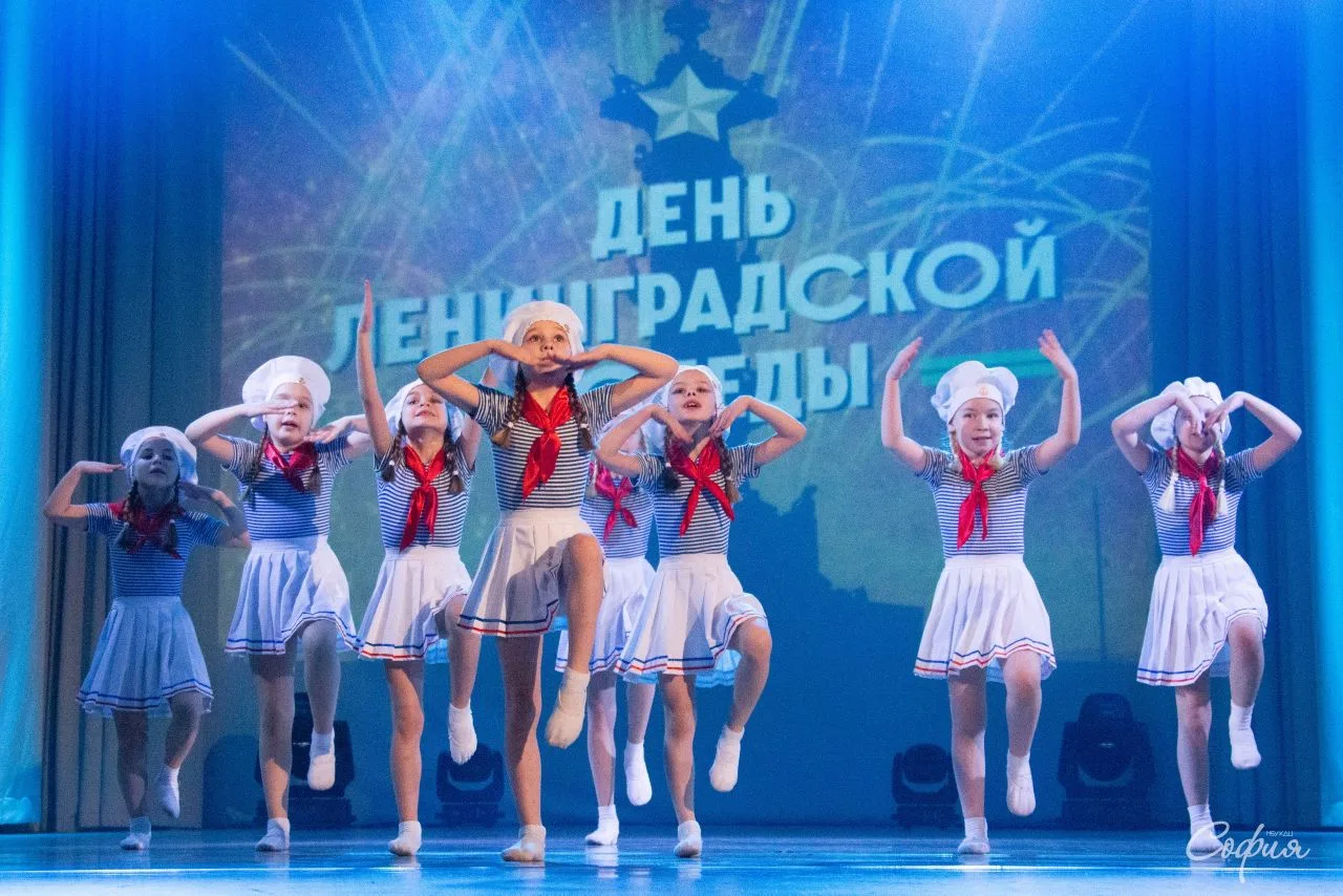 Недавно ученики 7‑го класса посетили концерт «Непокоренный Ленинград» в КДЦ «София». Это событие ста