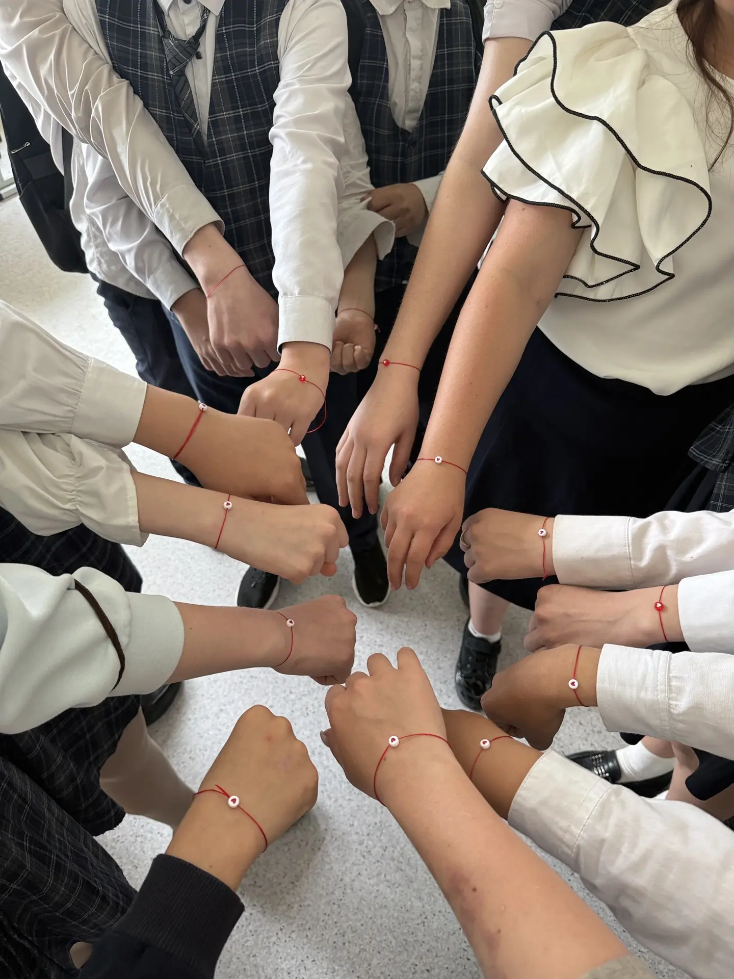 ✨ Последний день учёбы для 6 «Б» прошёл в тёплой атмосфере: чай, разговоры по душам, маленькие подар