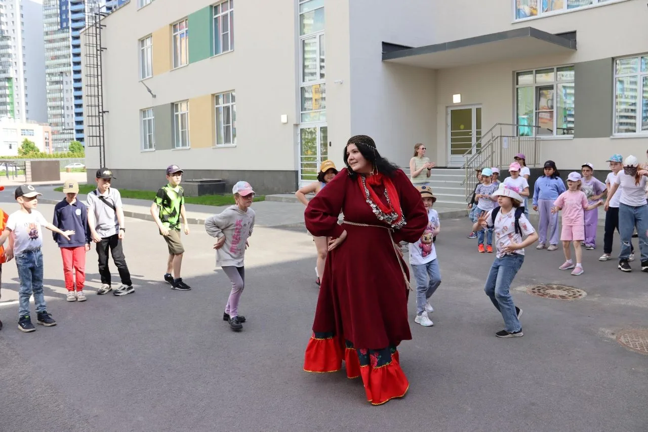 💃✨ Танцевальный марафон «Танцы народов мира» в летнем лагере! ✨💃

Сегодня в нашем школьном летнем 