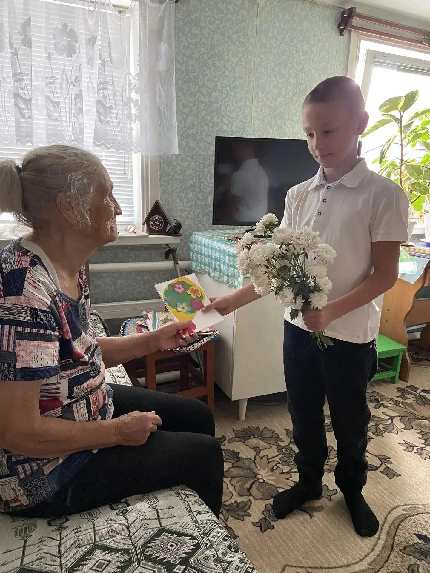 Дорогие наши бабушки и дедушки! В этот тёплый октябрьский день мы, "Орлята России ", хо...