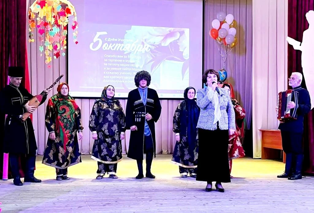 В Гунибском районе торжественно отметили День учителя, собравший представителей различн...