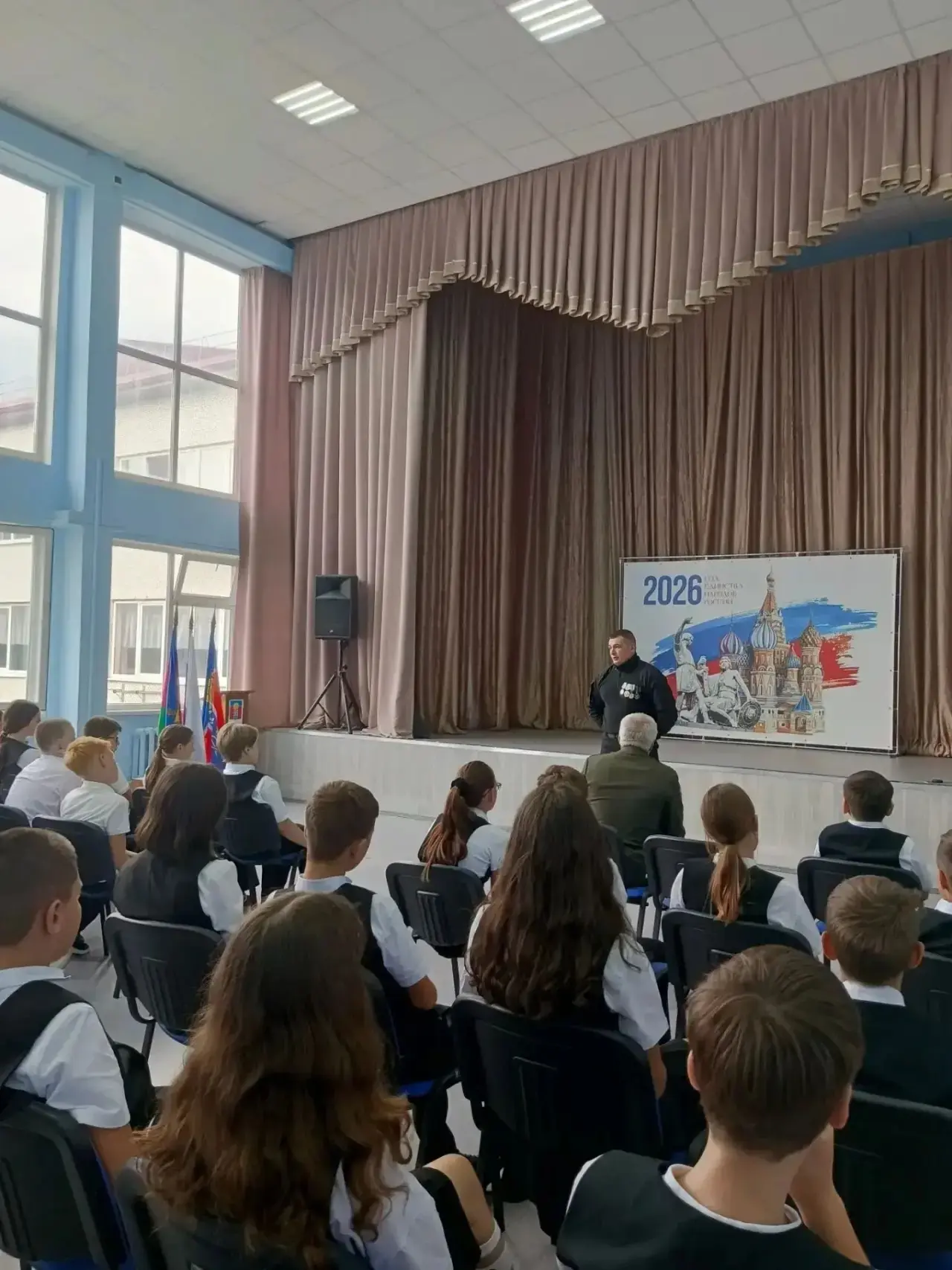 🇷🇺 Урок мужества и живая история: встреча с героями в нашей школе! 🏛✨