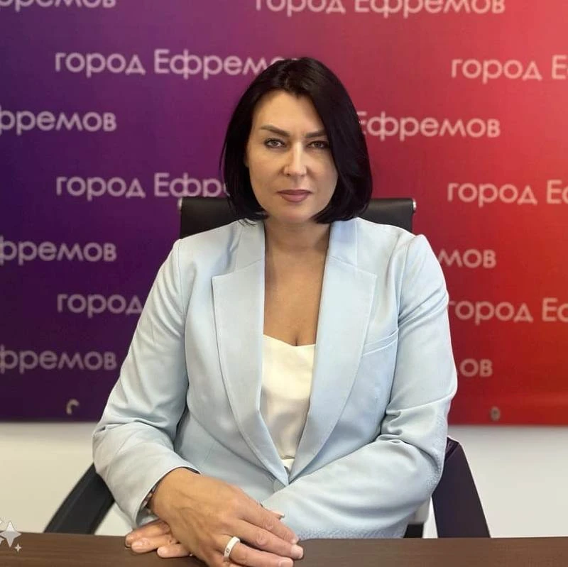 📸 Руководители Ефремовского муниципального округа поздравили жителей с Днем учителя​