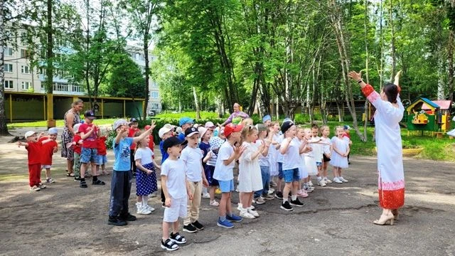 День России в детском саду: квест за перьями жар‑птицы! 🇷🇺Сегодня в нашем детском саду царила особ
