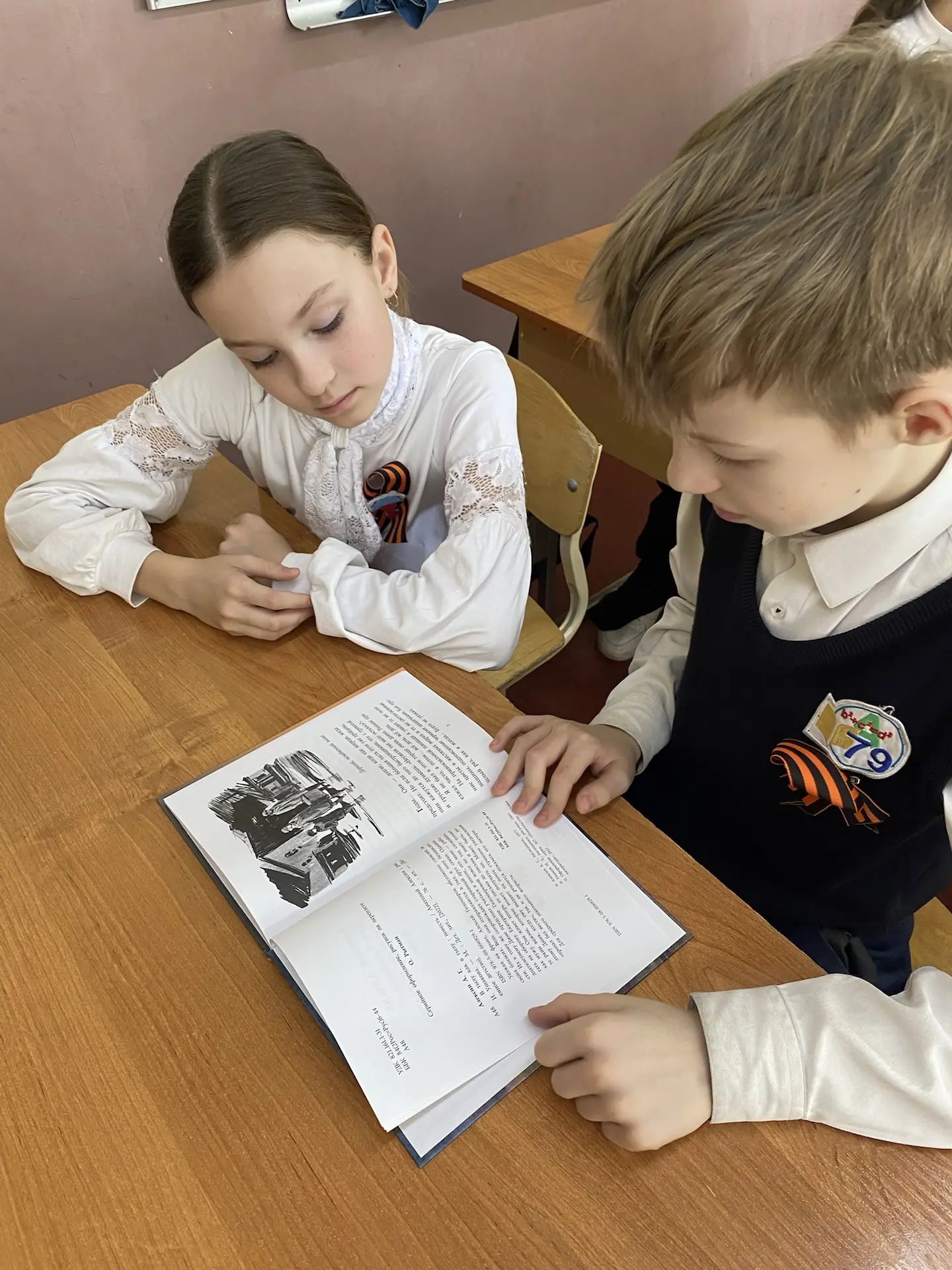 📚Встреча с историей: «Книги о войне»   Сегодня в гостях у 5 К класса побывала Сормовская библиотека 