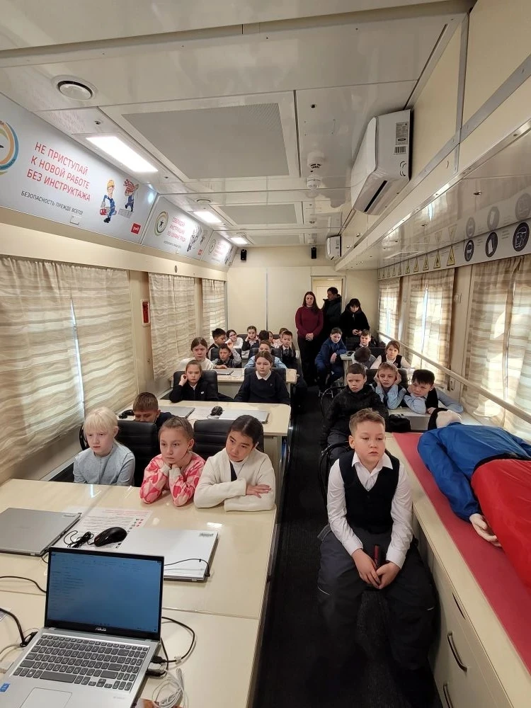 Учебный класс на колесах🚆    💯Ученики 3-4-х классов посетили специализированный вагон ОАО "РЖД", пре