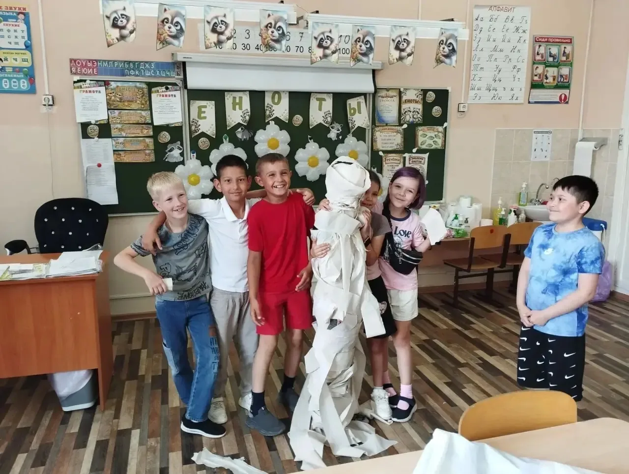 Сегодня в пришкольном лагере ребята приняли участие в увлекательной квест-игре! 🎉 Они проходили раз