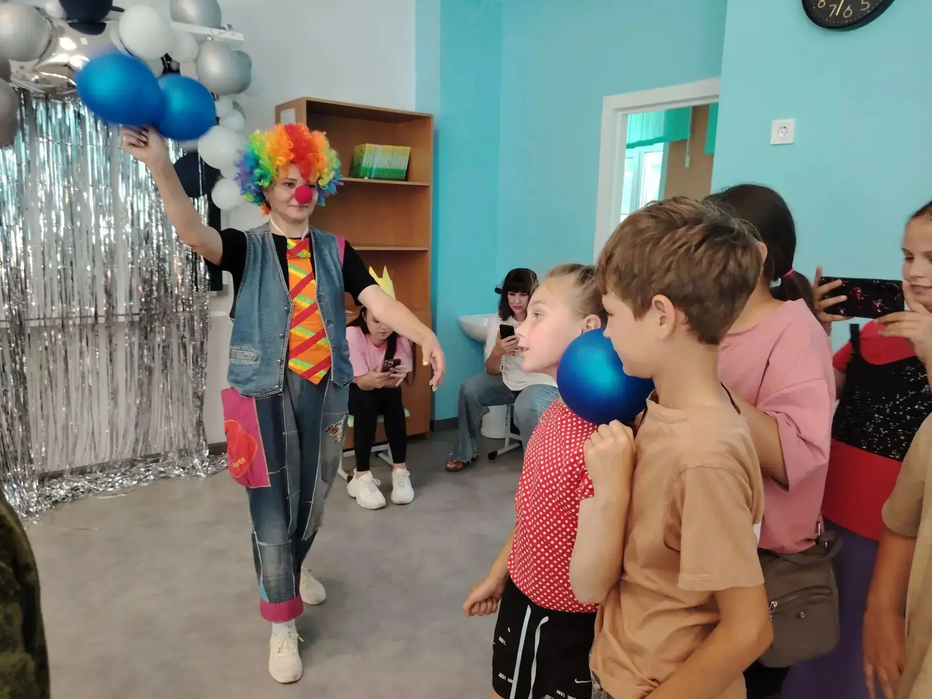 🎉 День юмора в нашем лагере прошёл на все 100! 😄

С утра ребята зарядились смехом на викторине «См