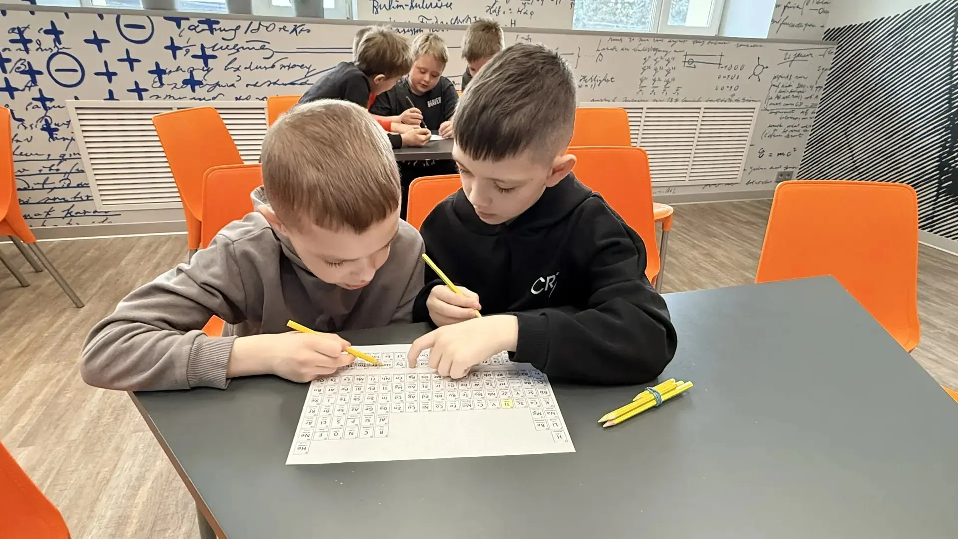 Каникулы с пользой! Ребята 2у1 класса посетили «Центр атомной энергетики».  🔬На экскурсии «Из чего в