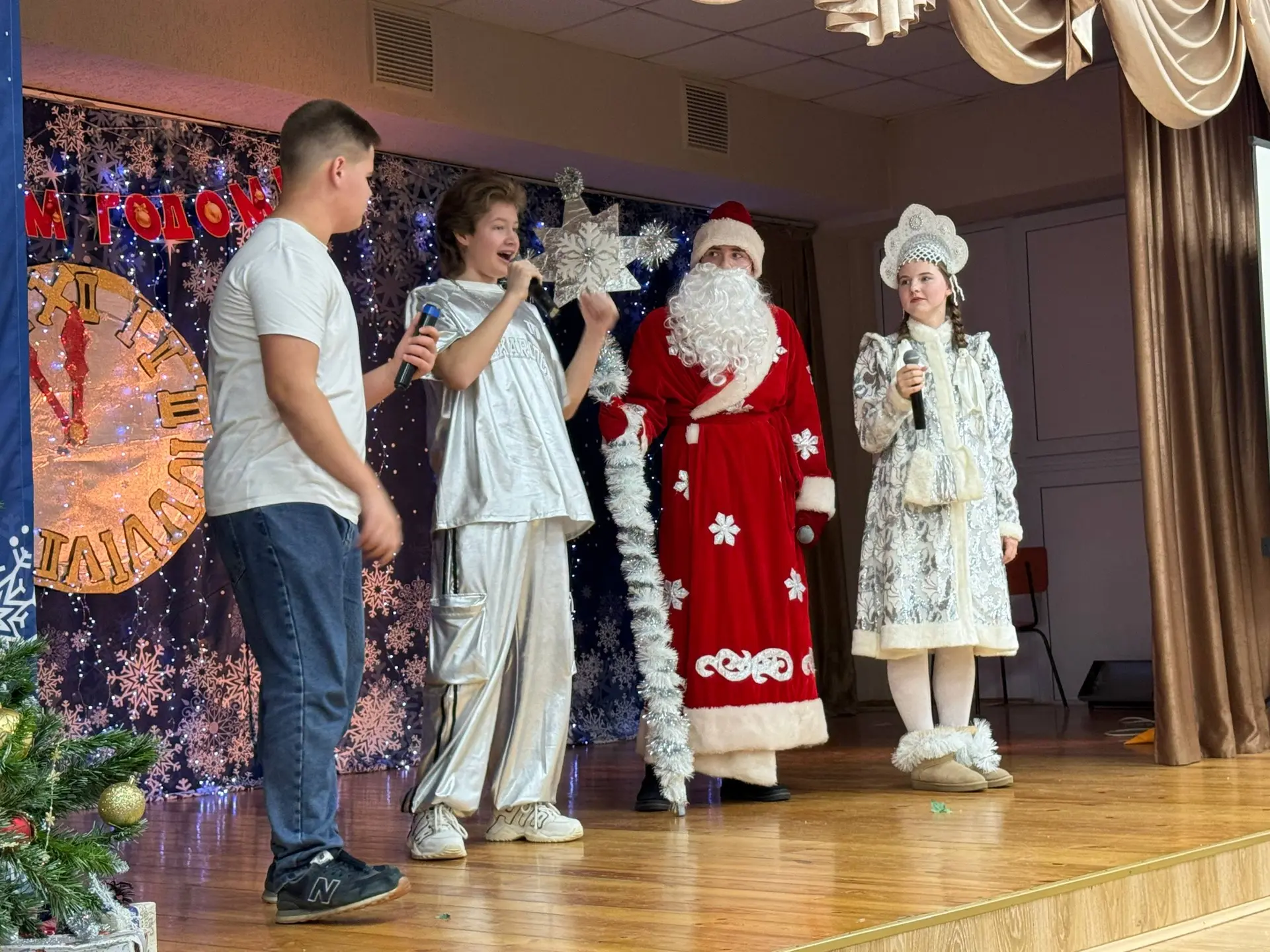 Традиционно замечательно прошли праздничные предновогодние «Ёлки» 🎄🎄🎄 во всех  классах нашей школы! 