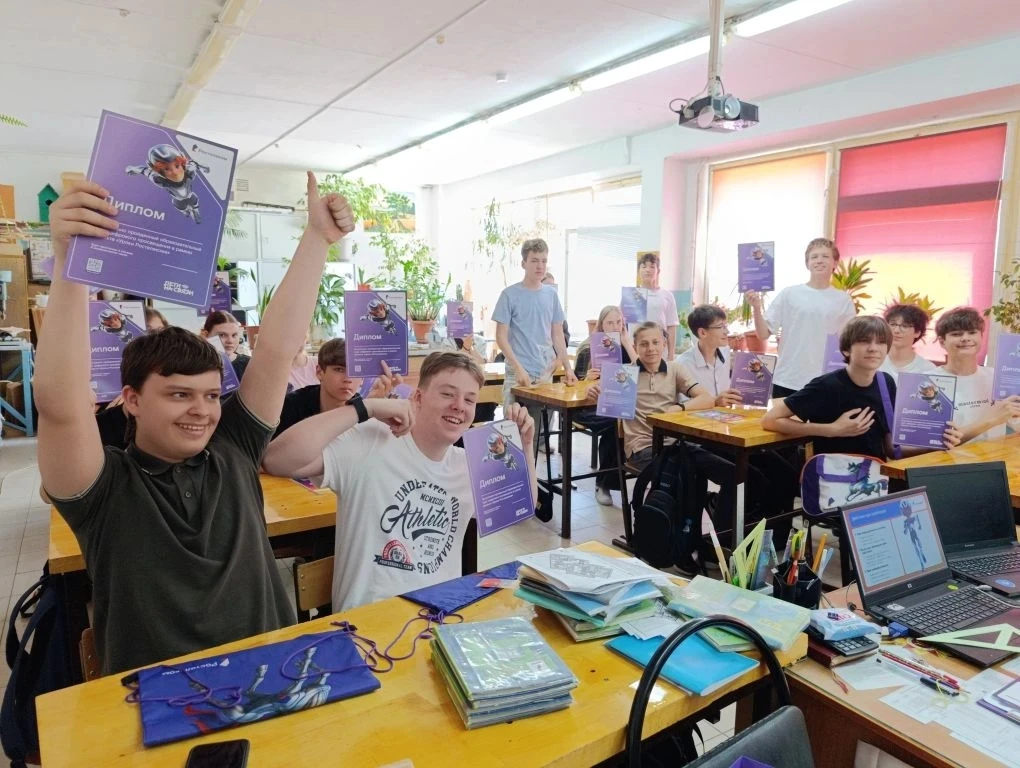 📌В течение учебного года проходили Уроки интернет безопасности с участием сотрудников Ростелекома.  