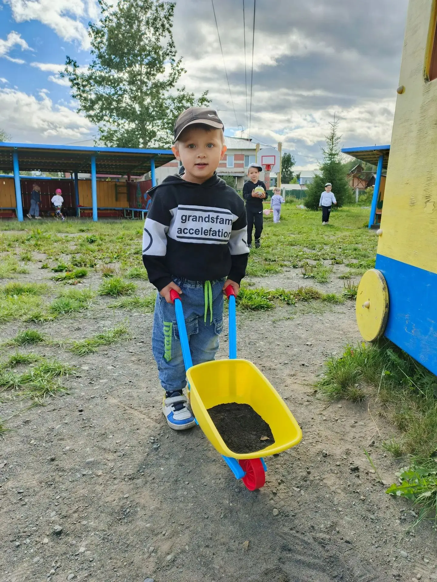 Ребята из ранней группы «Маленькая сказка» официально перешли в младшую группу! 🥳     ...