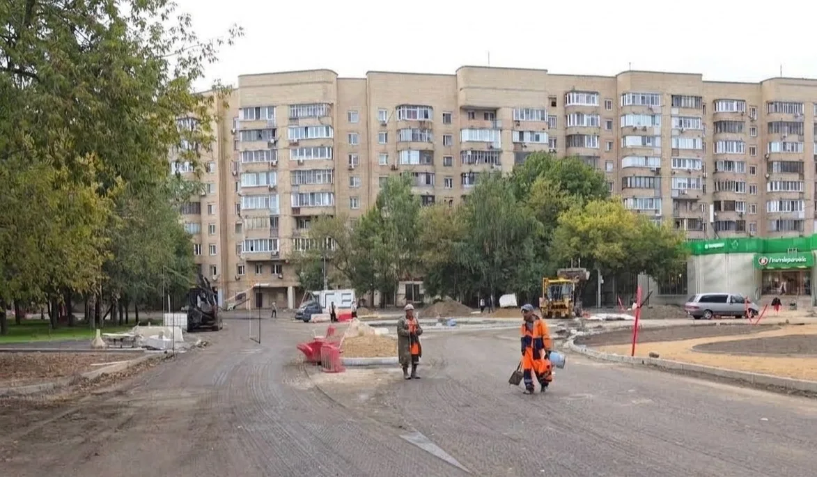 🛣️ На Карельском бульваре ведутся работы по созданию двух круговых перекрёстков. Ещё о...