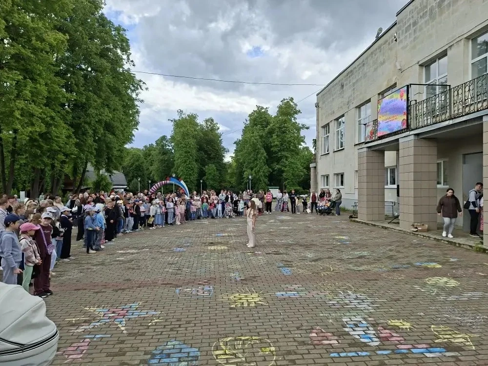 🎉 1 июня на площади у Дома культуры «Полёт» прошла весёлая и увлекательная развлекател...