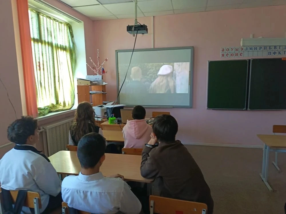 👥Память сквозь время: просмотр фильма «Красные ленты» 🎗🎬