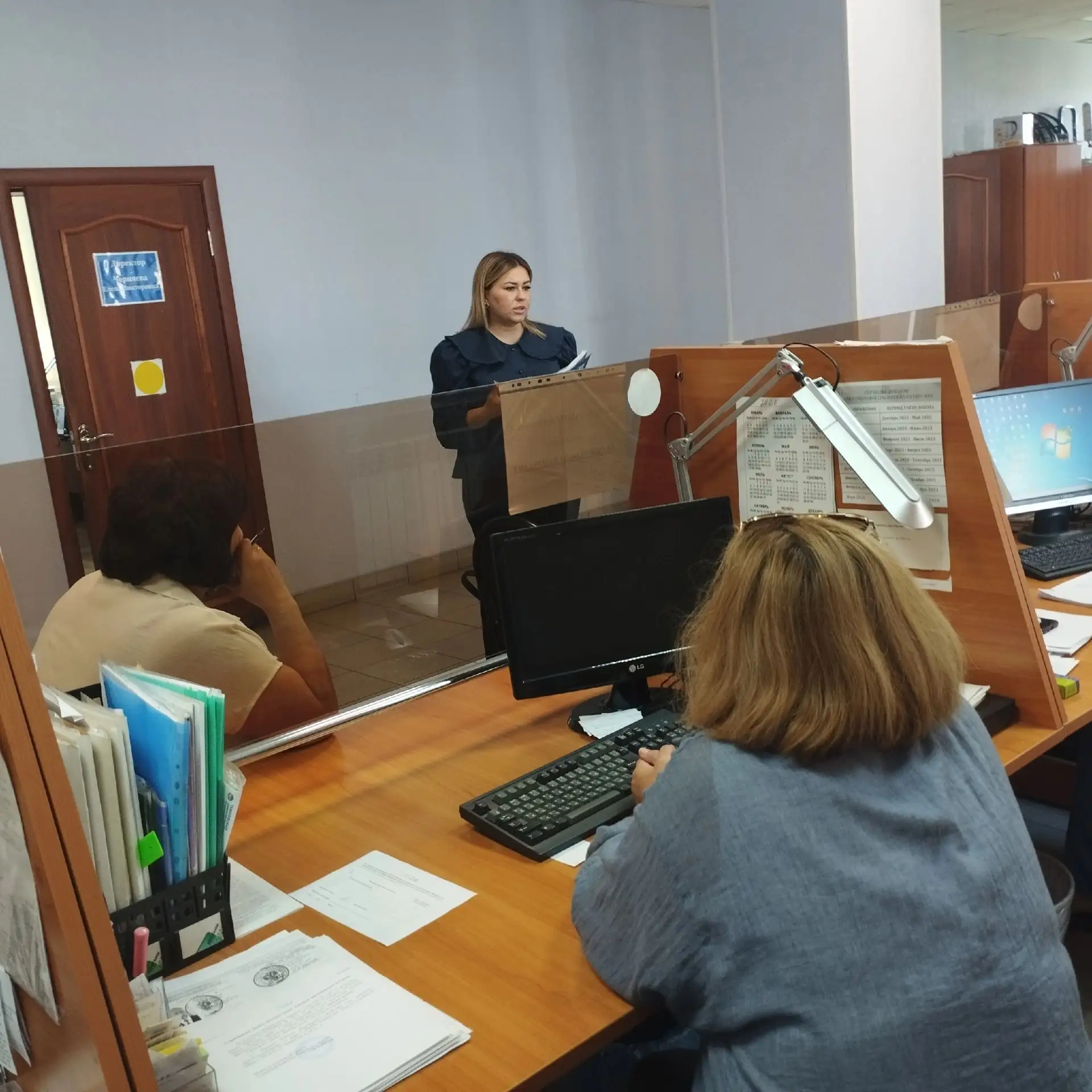 Менеджер выездного сервиса банка ВТБ в рамках стратегии финансовой грамотности провела ...