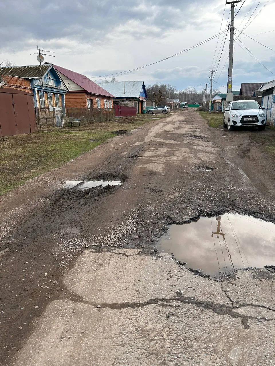 😱 Жители улицы Халикова жалуются на отсутствие дороги. Включать улицу в план ремонта отказываются, в