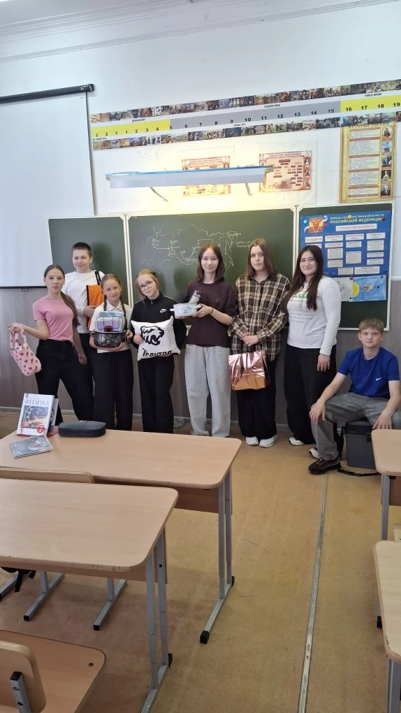 Конец учебного года - это время когда мы все ждём долгожданные каникулы! А ещё можно прийти в школу 
