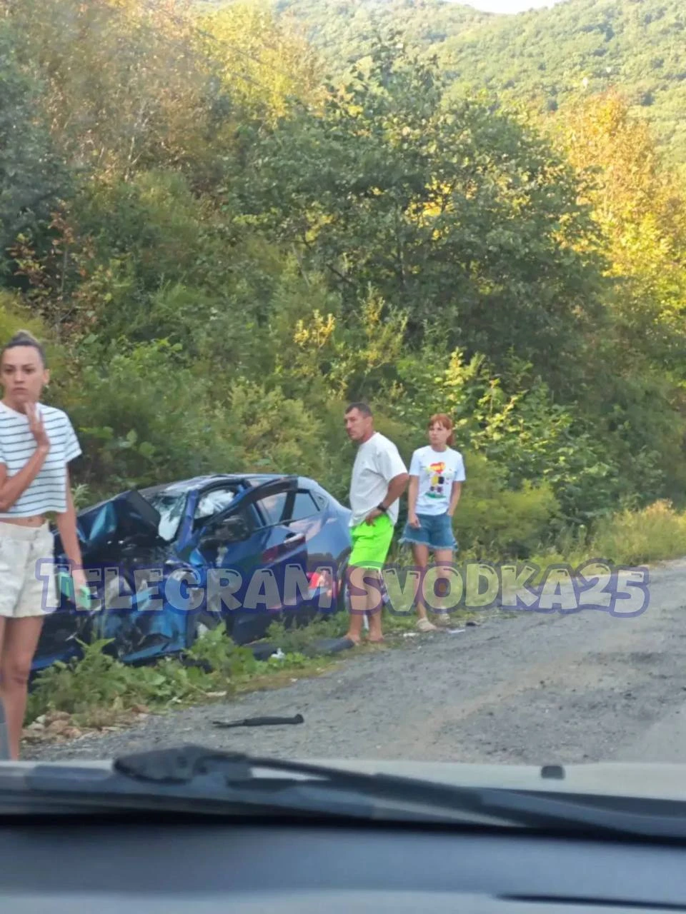 На Шаморовской трассе произошло серьезное ДТП — один авто улетел с трассы