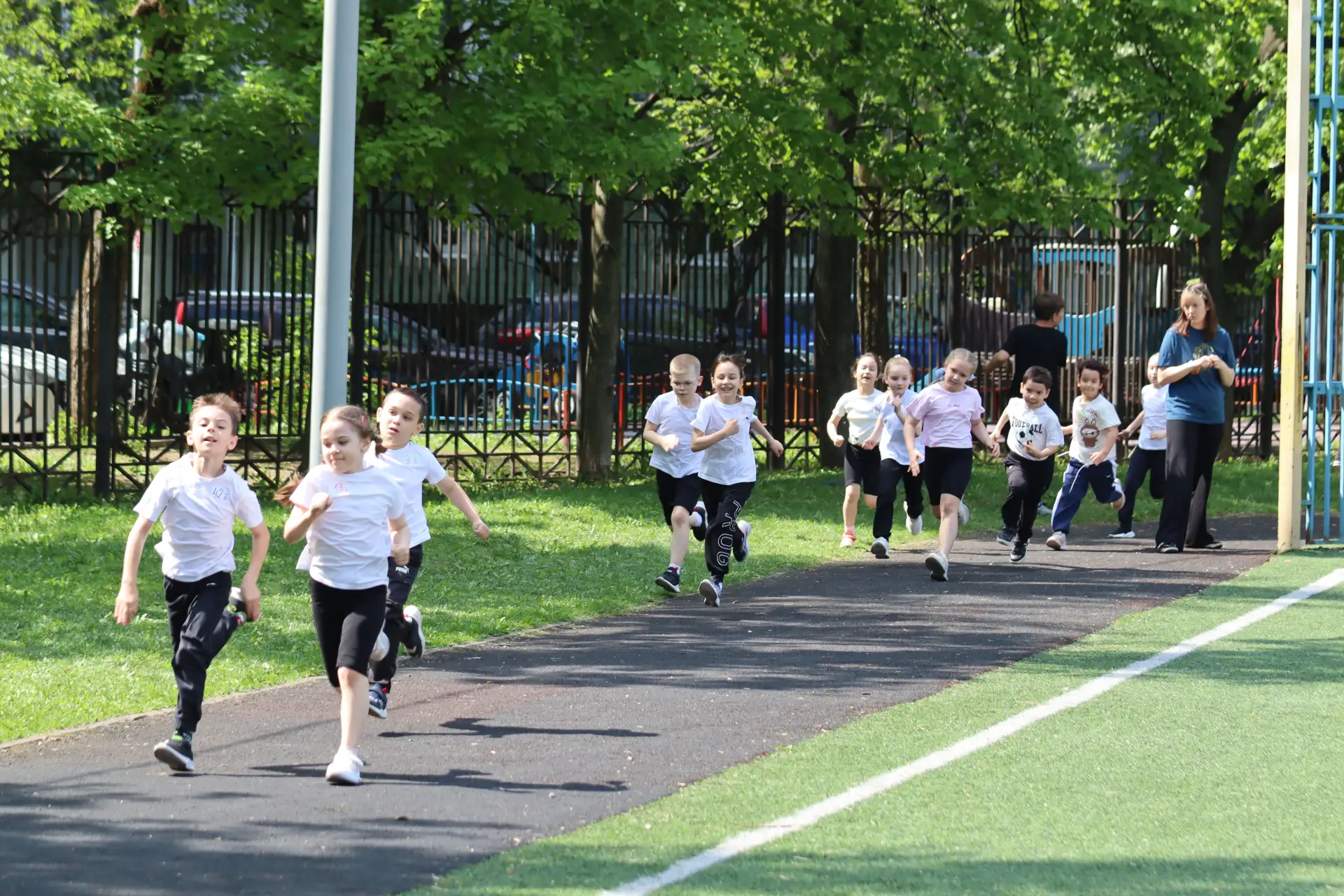Пост-релиз  🏃 14 мая в рамках продолжающегося весеннего Фестиваля ГТО в нашей школе прошёл приём спо
