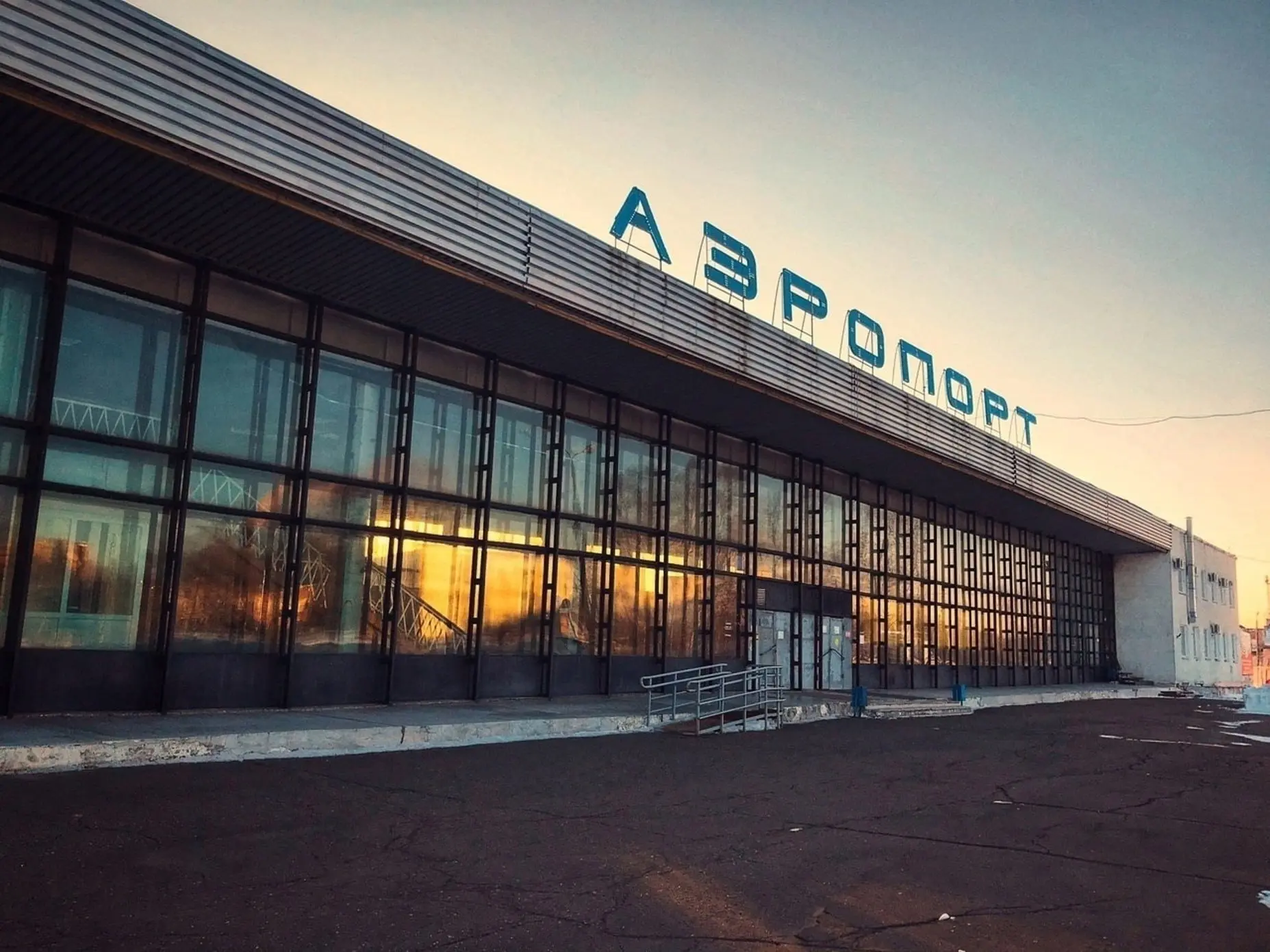 Путин поручил возобновить авиасообщение через аэропорт в Хурбе до 30 сентября 2027 года