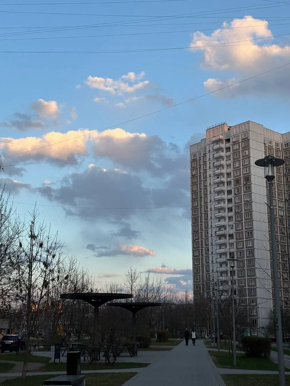 🌥Краски воскресного Митинского неба в ожидании холодной недели   Спасибо, что присылаете ваши фото н