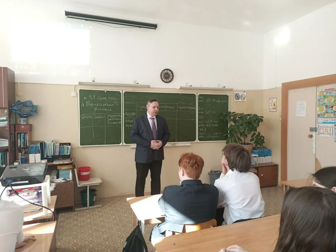 🎓 Доцент кафедры ЕНД Синдяев А.В. посетил школу № 53 г. Ульяновска для проведения профориентационной