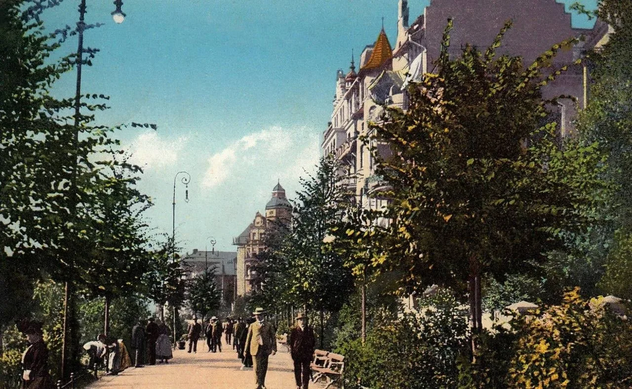 Кенигсберг. Шлосстайхпроменад, 1900-1915 годы

НЕ ЗАБУДЬ ПОДПИСАТЬСЯ ⤵️