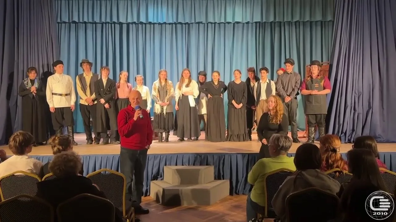 🎭 Продолжаются показы новой постановки школьной театральной студии «Волшебный мир театра», под руков