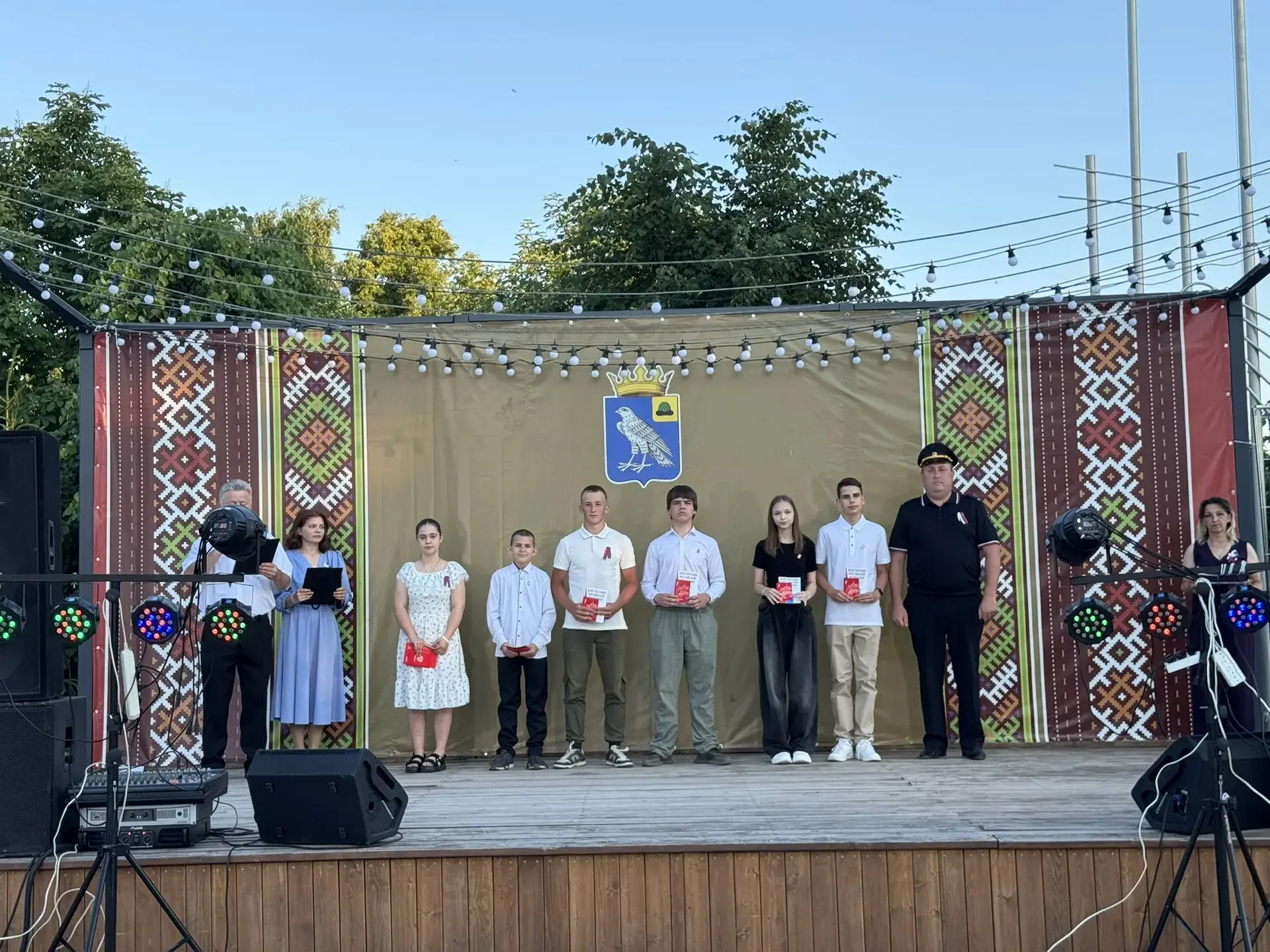 Мы — граждане России! 🇷🇺 
 
🌟 В День России в нашем округе состоялось торжественное вручение пасп