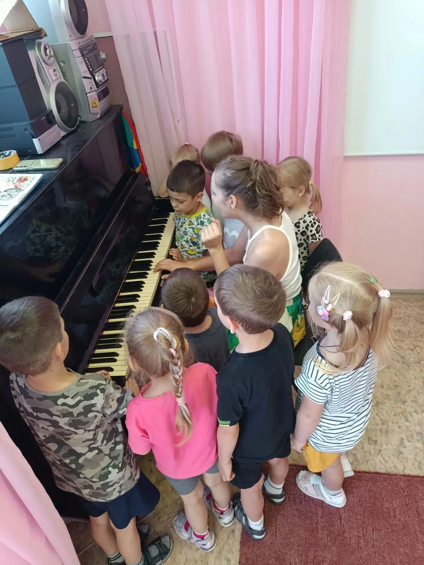 В ходе реализации технологии гость группы, к ребятам приходила мама нашего воспитанника...